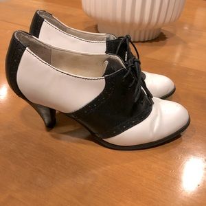 G.H. Bass & Co. Women's White Glenbrook Saddle Heel in Ivory